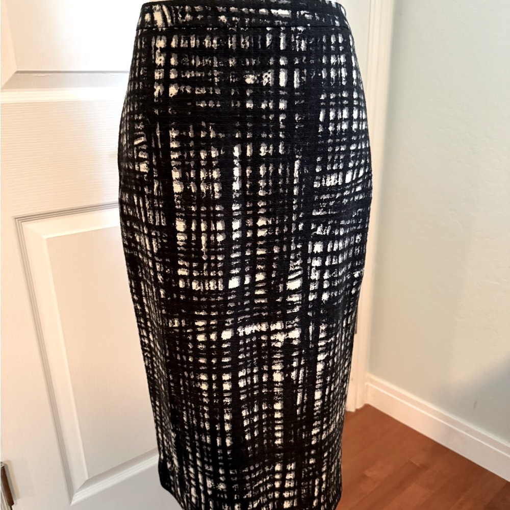 Michael Kors collection, pencil skirt, size 2, fully lined, excellent condition